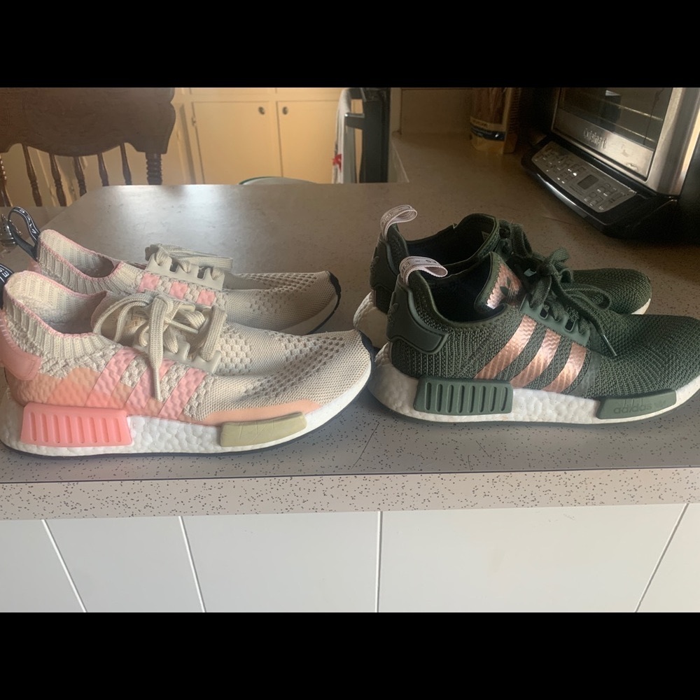 2 pairs of barely worn adidas tennis shoes